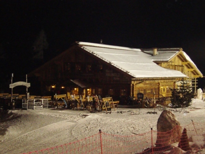 Riese Haunold Hütte bei Nacht - Nachtskifahren im Skigebiet Haunold